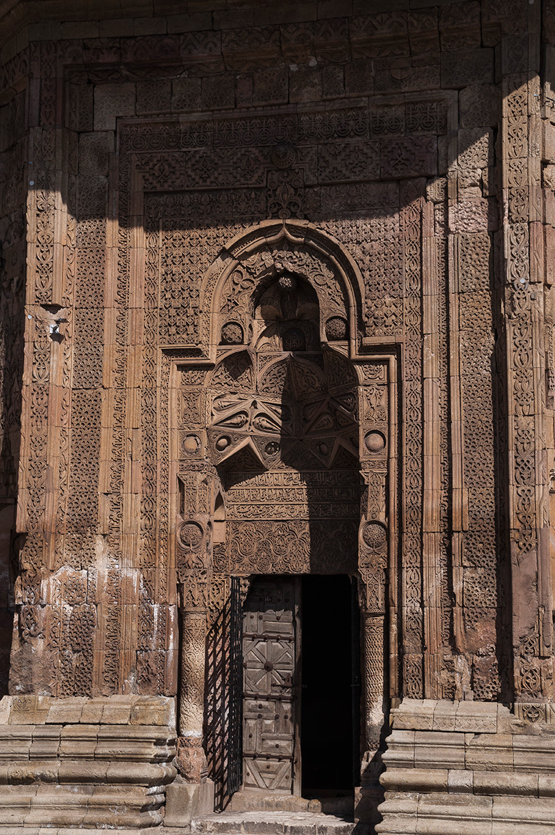 Divriği Ulu Camii Batı Kapısı Gölge Figürü
